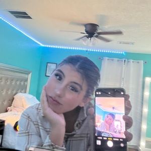 Meet your Posher, Valeria